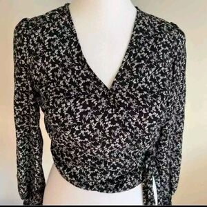 Floral black/white print Long sleeve smocked back Faux wrap small Date Concert
